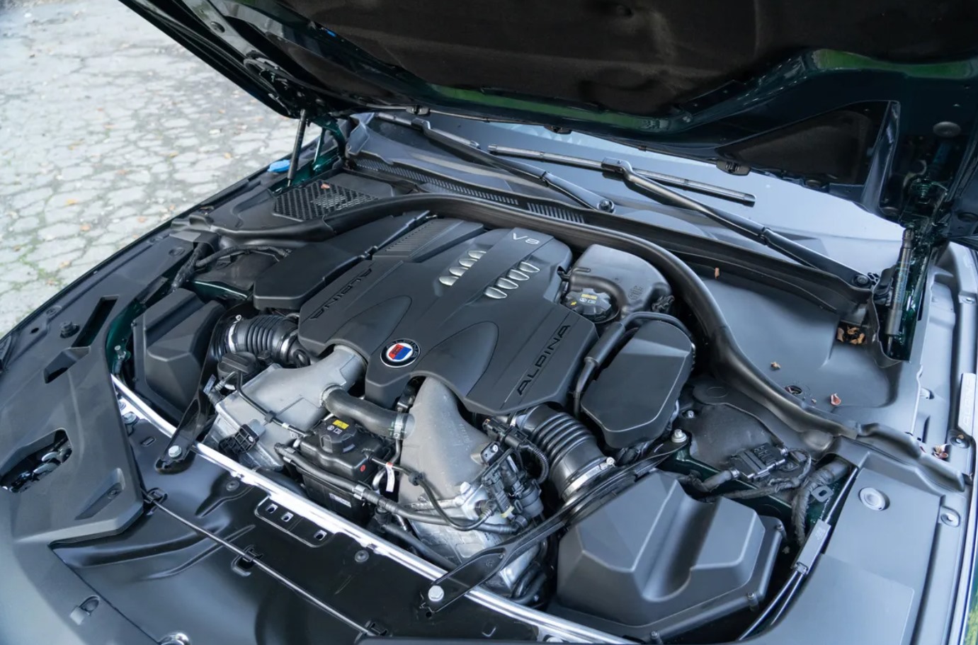 2023 BMW Alpina B8 Engine