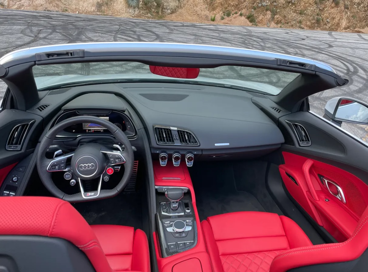 2024 Audi R8 Interior