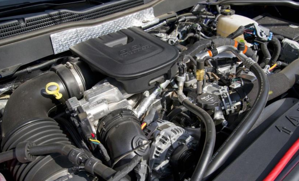 2025 Chevrolet Silverado 2500HD Engine
