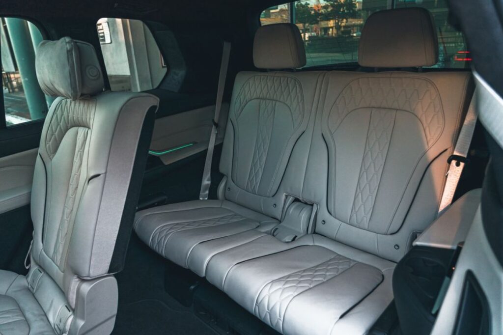  Foto zu 2026 BMW X7 Images, Specs, Price - Inside The Hood 