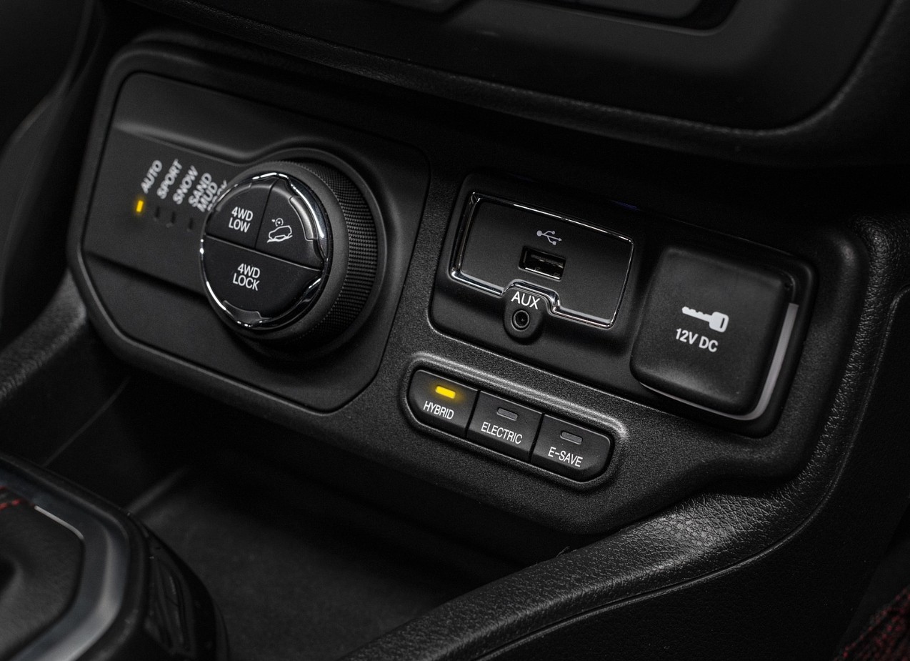 2026 Jeep Renegade PHEV Features