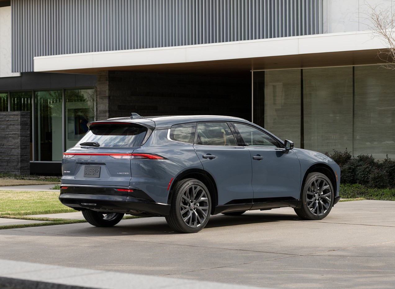 2027 Toyota Crown Signia Features