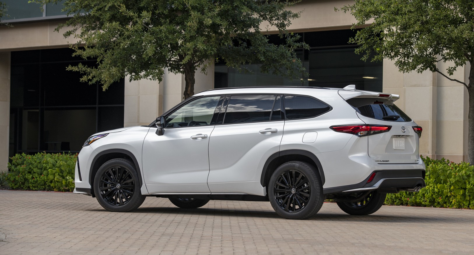2027 Toyota Highlander Features