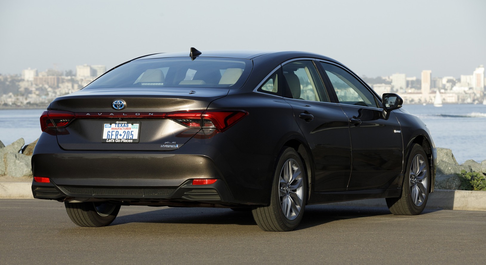 2027 Toyota Avalon Hybrid Specs