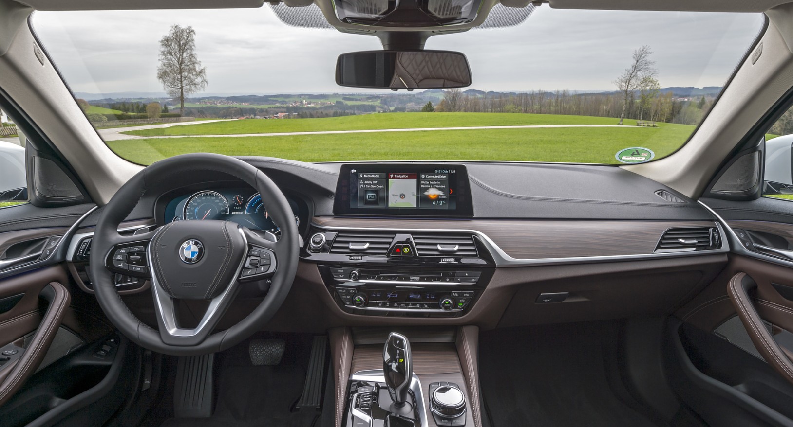 2027 BMW 530e iPerformance Interior