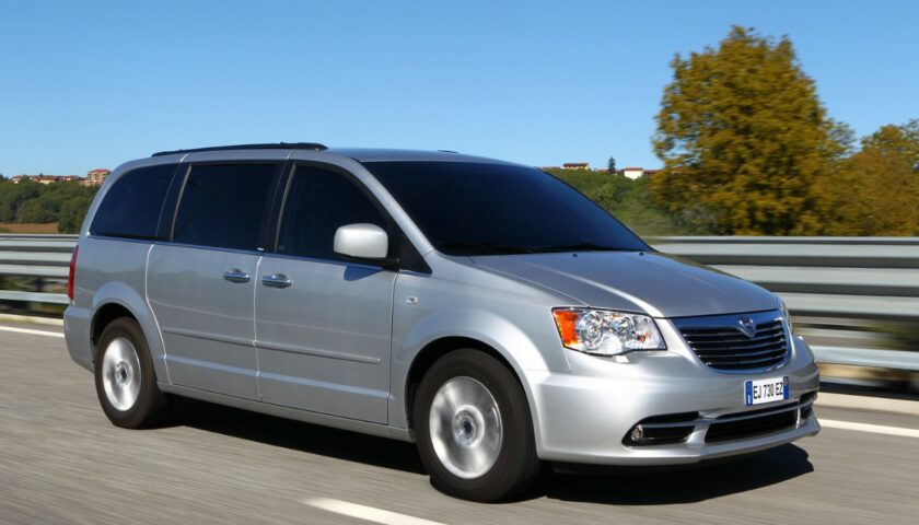2027 Lancia Voyager Redesign