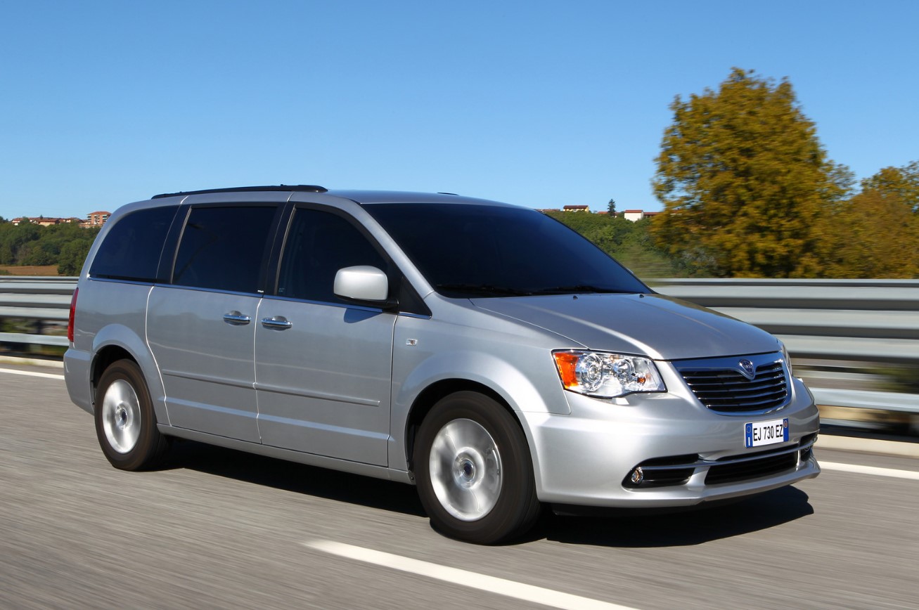 2027 Lancia Voyager Redesign