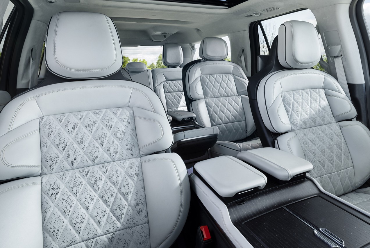 2027 Lincoln Navigator Interior